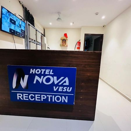 Hotel Nova Vesu スーラト エクステリア 写真