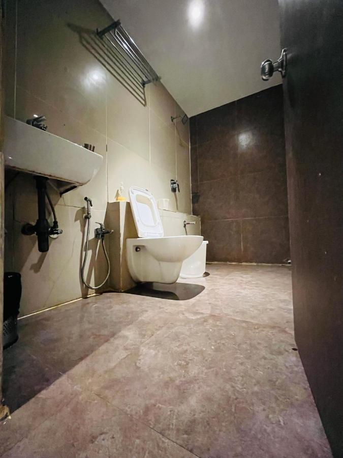 Hotel Nova Vesu スーラト エクステリア 写真